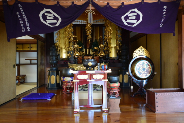 本堂内部