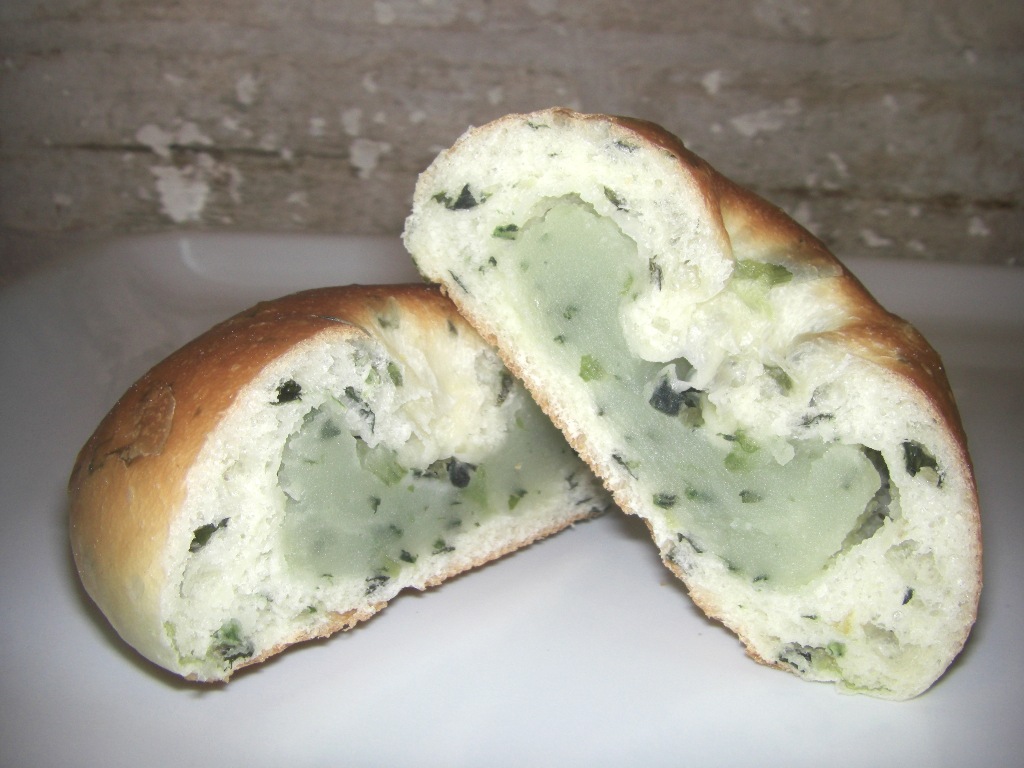 ひろしま菜あんぱん（12月限定）