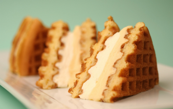 ガレットゥーリ・コモン（持ち帰りコーナー）のワッフル。限定メニュー含め約8〜10種類。手作りコンポートも。