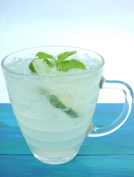 茶房こもん(カフェコーナー)夏期限定メニュー、ライムスカッシュ。こちらも歴史の古いこもんの人気メニュー。