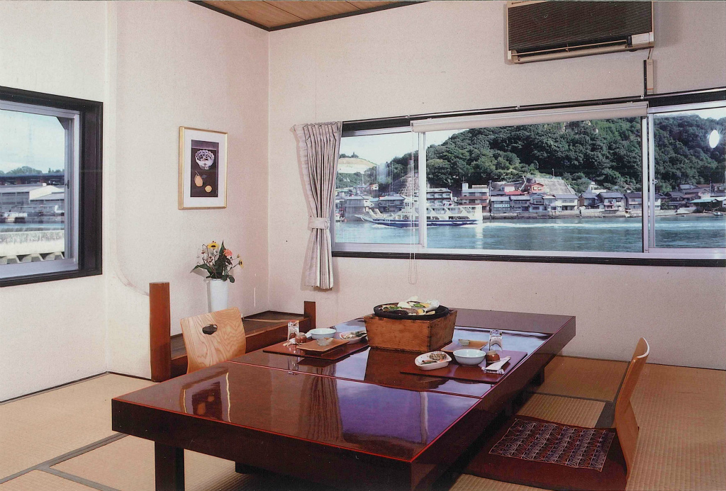 尾道水道を見渡せるお部屋