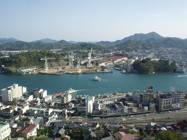 「昼の風景」
晴れた日は遠くまで瀬戸内海のしまなみが望めます。