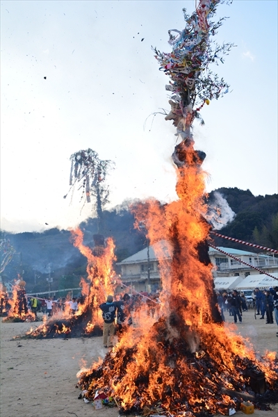 （1月中旬）山波とんど行事（神明祭）