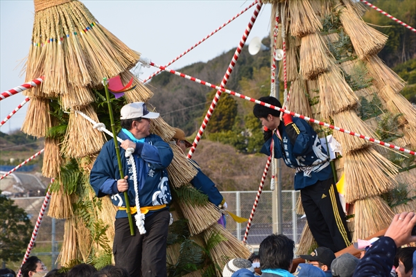（1月中旬）山波とんど行事（神明祭）