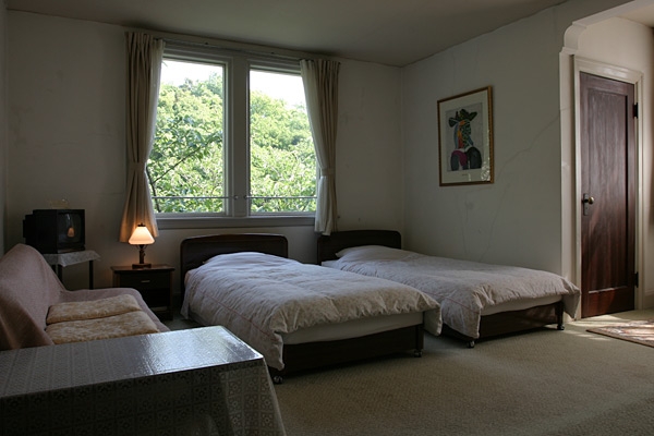 写真提供：<a href=http://www.gambo-ad.com/area.php?ar=2%EF%BC%89%E3%81%B8%E3%81%AE%E3%83%AA%E3%83%B3%E3%82%AF%E3%82%92>尾道・しまなみ海道／西日本の素敵な宿・高枕</a>