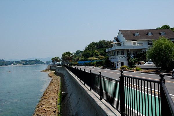 写真提供:<a href=http://www.gambo-ad.com/area.php?ar=2%EF%BC%89%E3%81%B8%E3%81%AE%E3%83%AA%E3%83%B3%E3%82%AF%E3%82%92>尾道・しまなみ海道/西日本の素敵な宿・高枕</a>