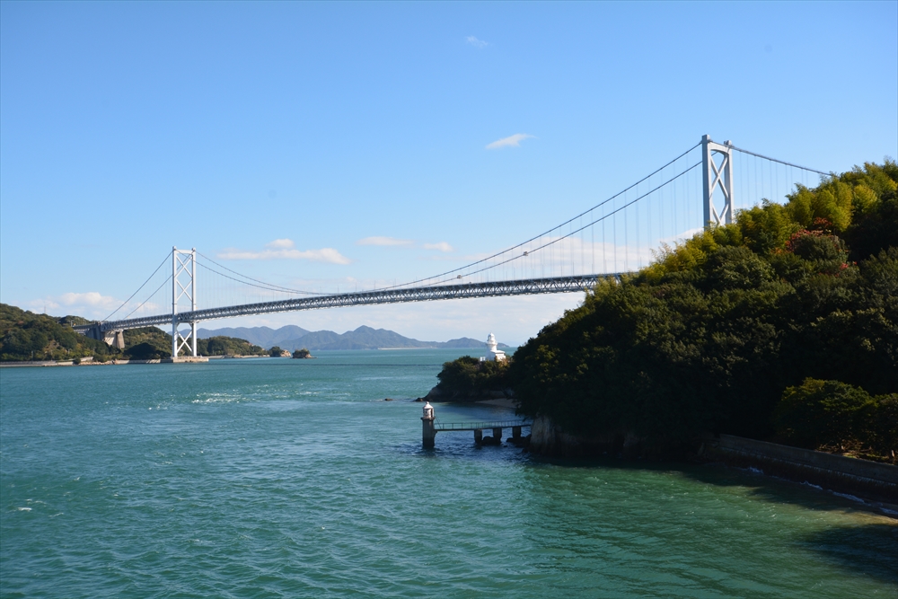 大浜埼灯台としまなみ海道因島大橋