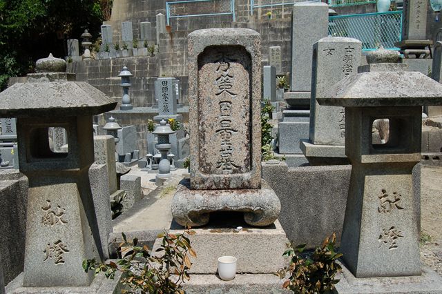 本因坊秀策の墓