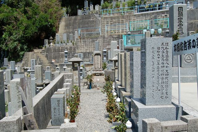 本因坊秀策の墓