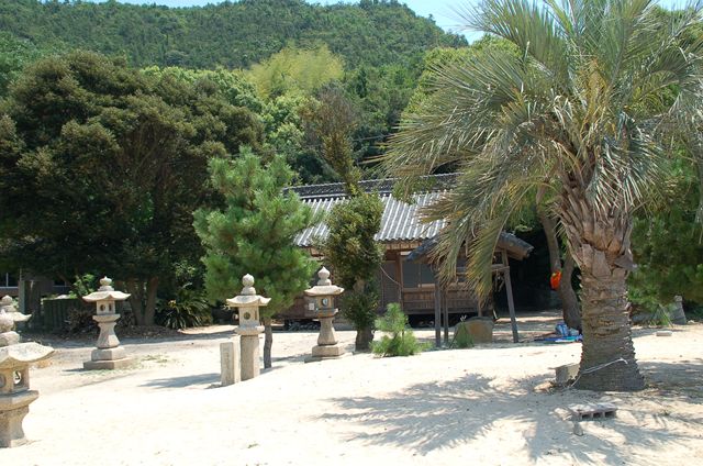 岩子島厳島神社 境内