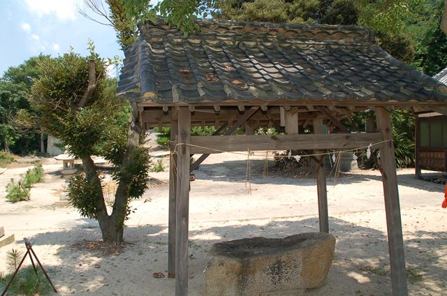 岩子島厳島神社 境内