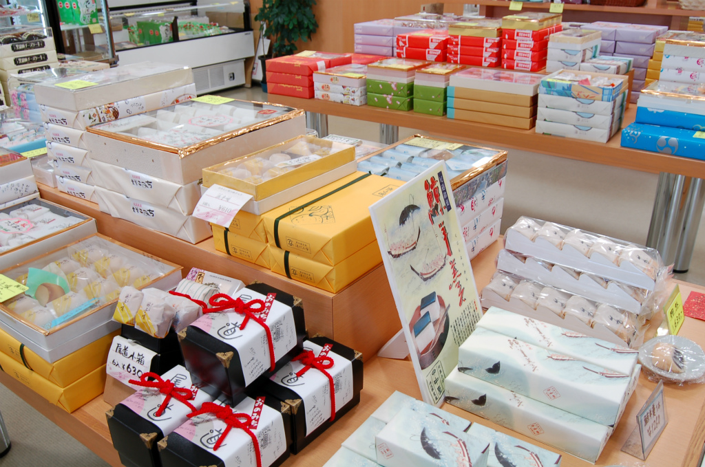 新尾道駅・ええもんや（尾道観光土産品協同組合）