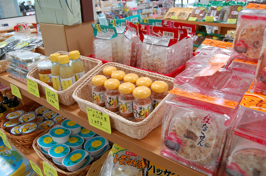 新尾道駅・ええもんや（尾道観光土産品協同組合）