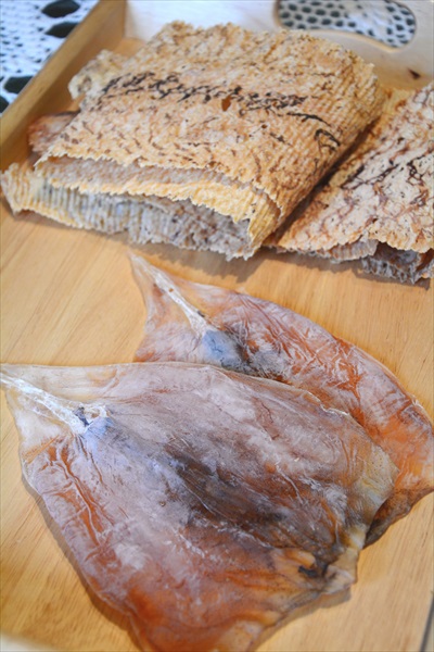 原材料のスルメ