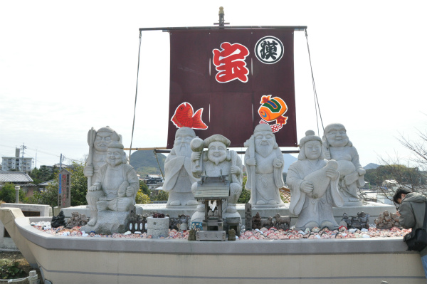 神社のシンボル・宝船