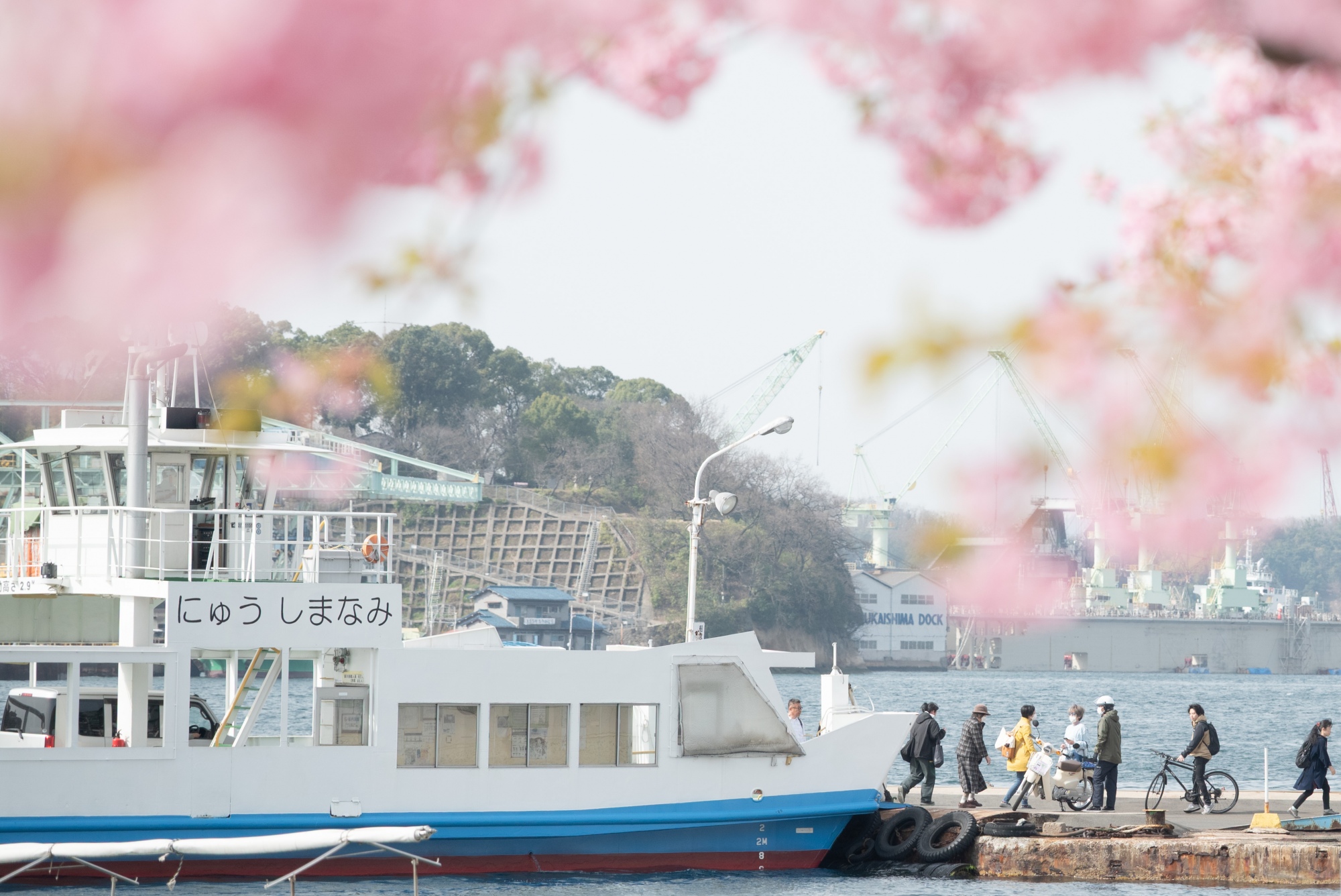 尾道水道を渡船でミニクルージング
