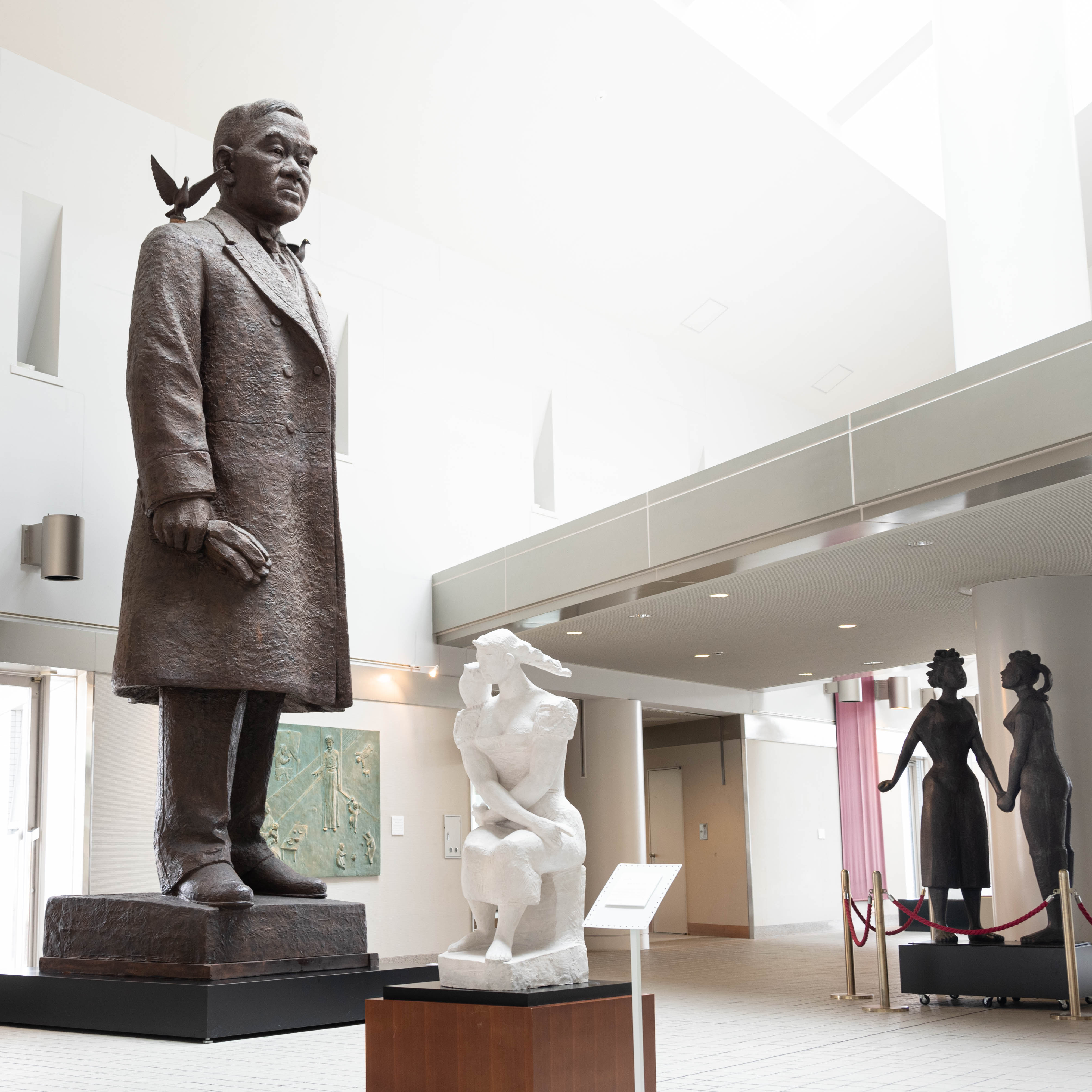 圓鍔勝三彫刻美術館