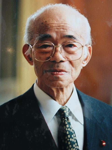 圓鍔勝三彫刻美術館