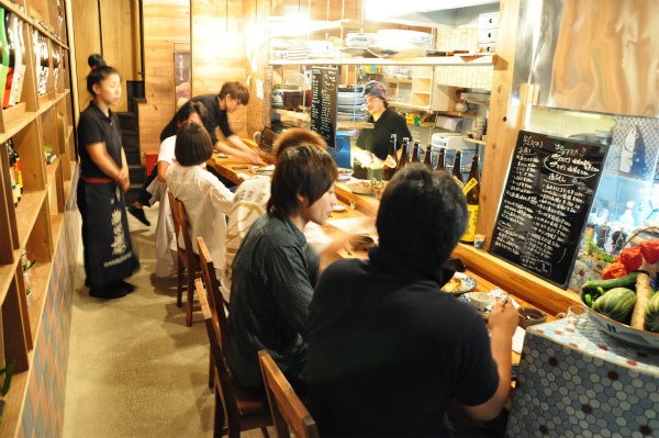 早い時間からお店はお客さんでいっぱい