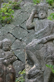 竜王山の石仏群