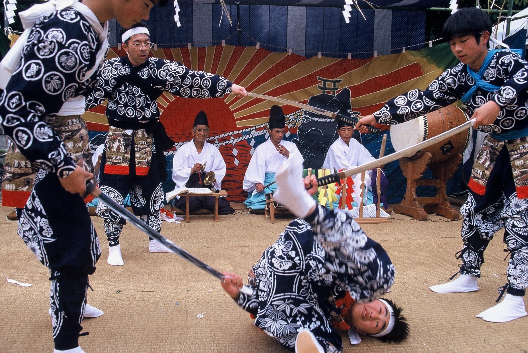 （4月第1日曜日）名荷神楽奉納