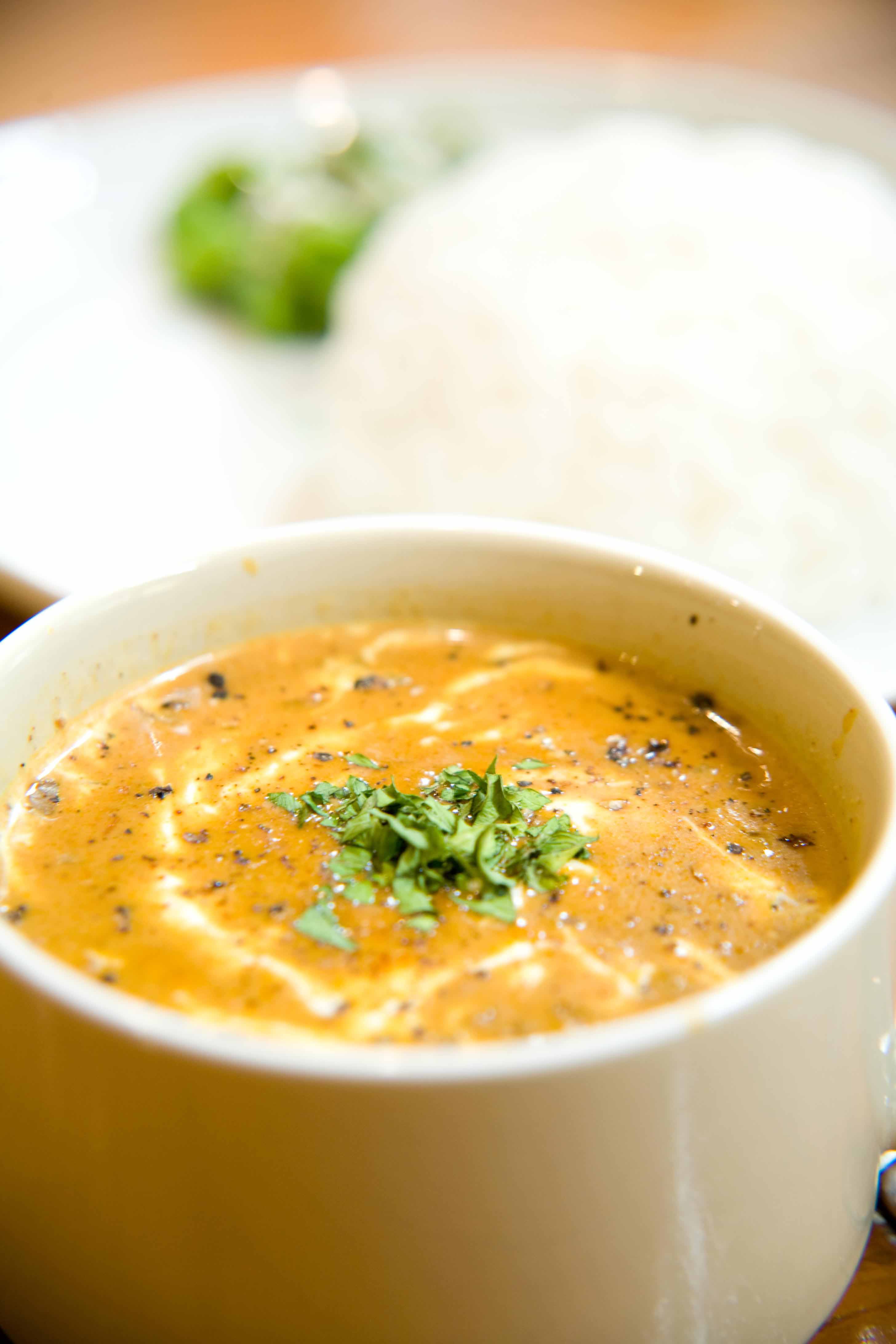 ​スパイス薫る豆カレー！ココナッツミルクでまろやかに仕上げています。