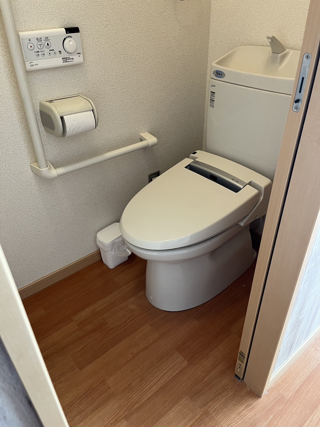 トイレ（ダブルルーム）