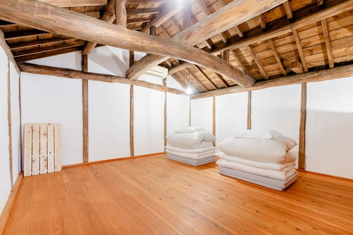 屋根裏部屋　洋室