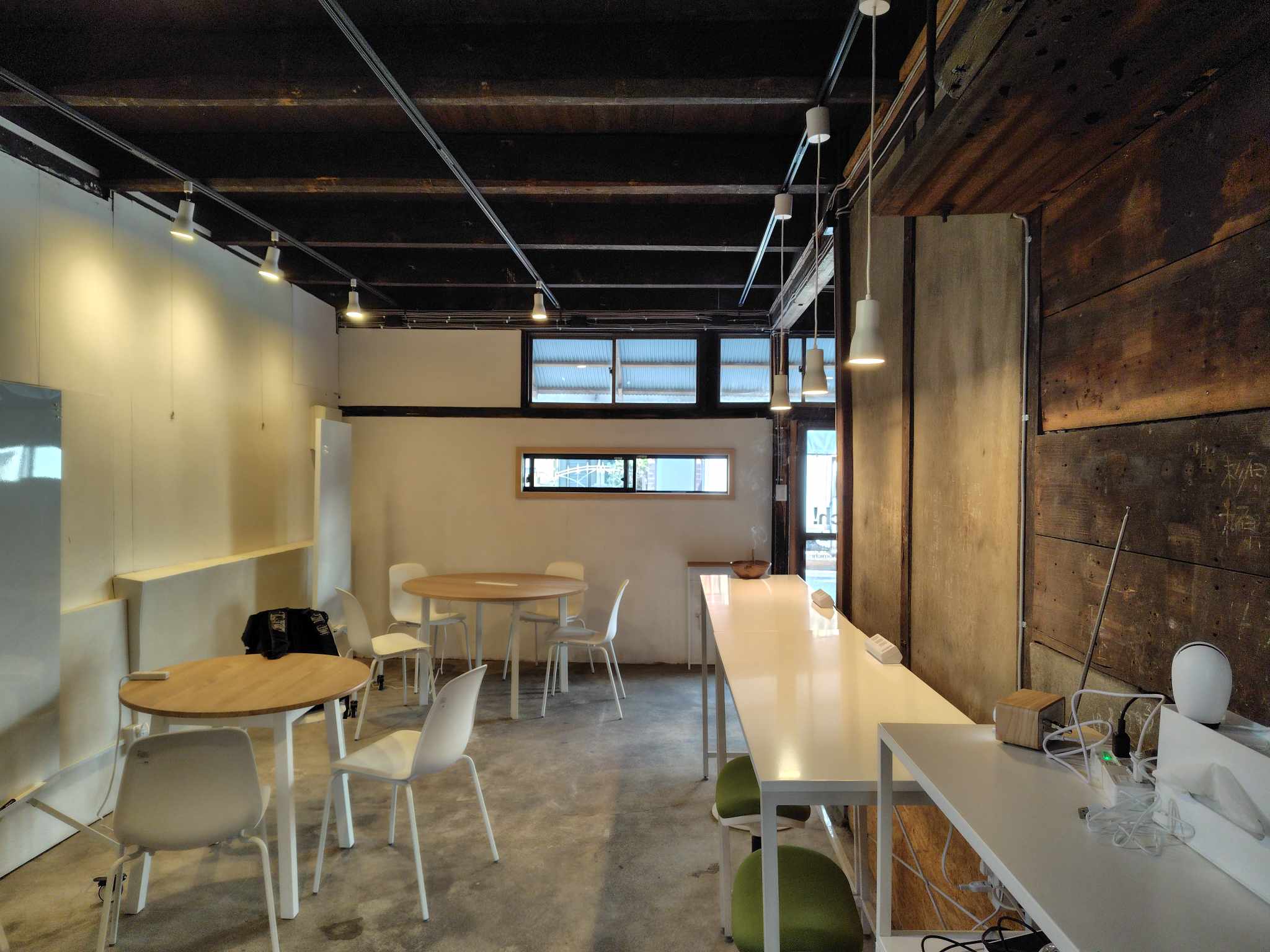 コワーキング＆コミュニティハブ bench!