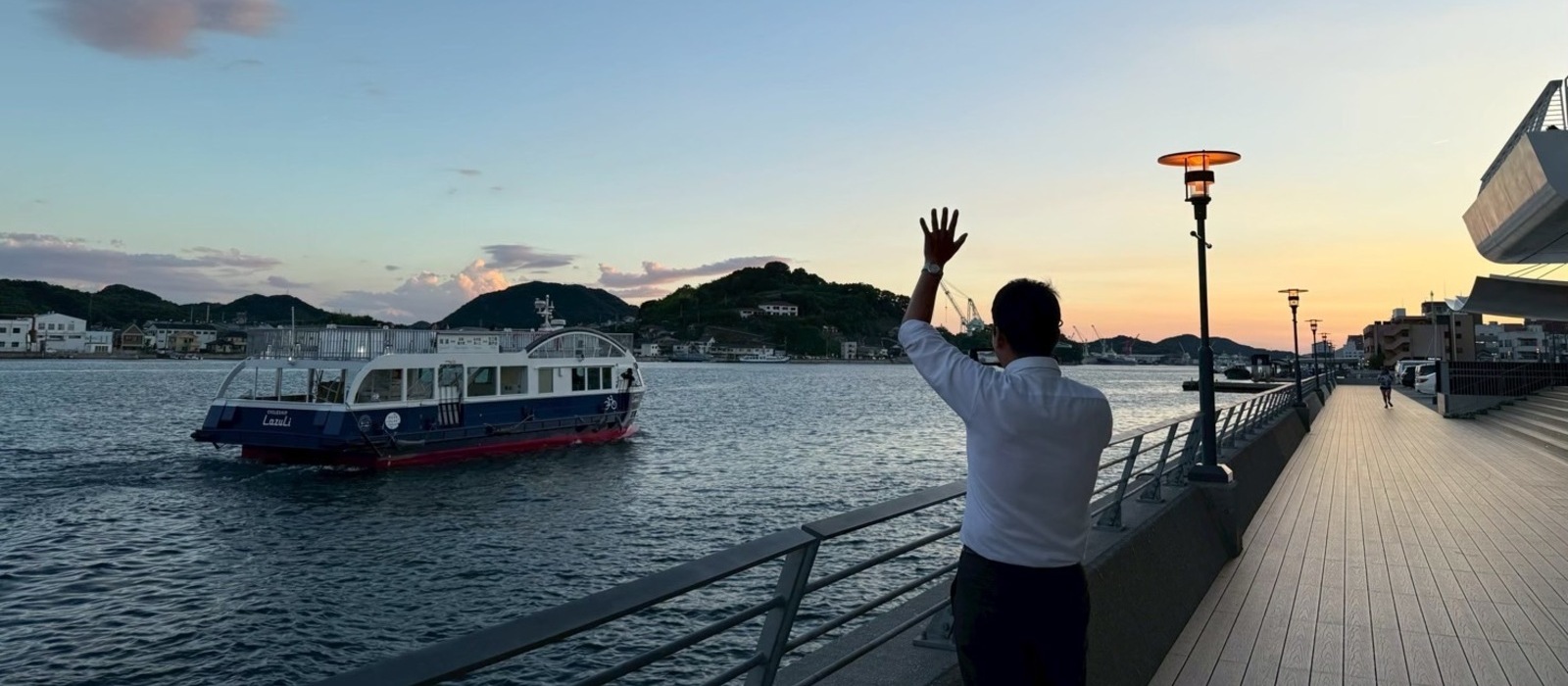 尾道水道クルーズで、斜面に広がる街並みや二つの橋を眺める特別な体験を！18:00出港で実施中（～2/28・予約不要）