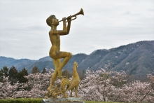 圓鍔勝三彫刻美術館のさくら